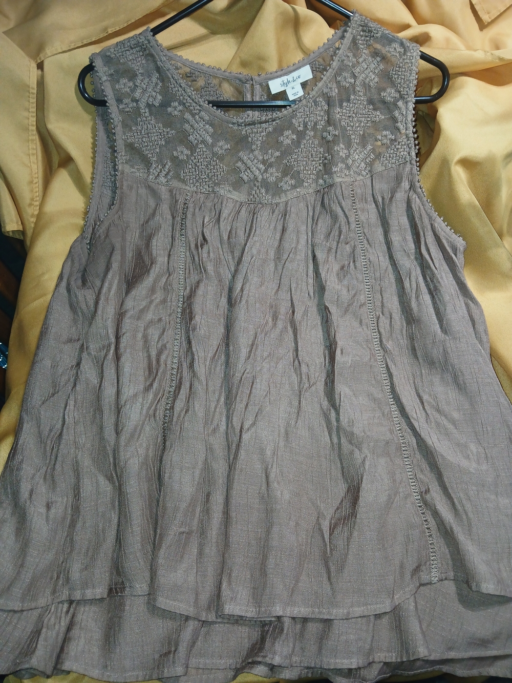 stylish sleeveless embroidered tank top - taupe